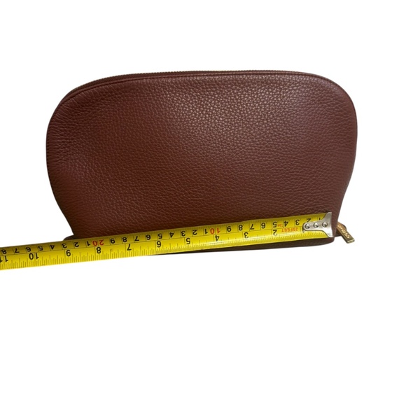 Cuyana burgandy leather cosmetic clutch bag - Picture 2 of 8